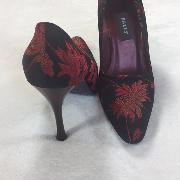 VINTAGE BALLY RED AND BLACK FLORAL PRINT STILETTO HEELS - Picture 3 of 6